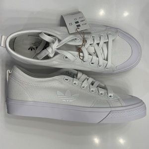 Women’s Adidas Trefoil white canvas sneaker